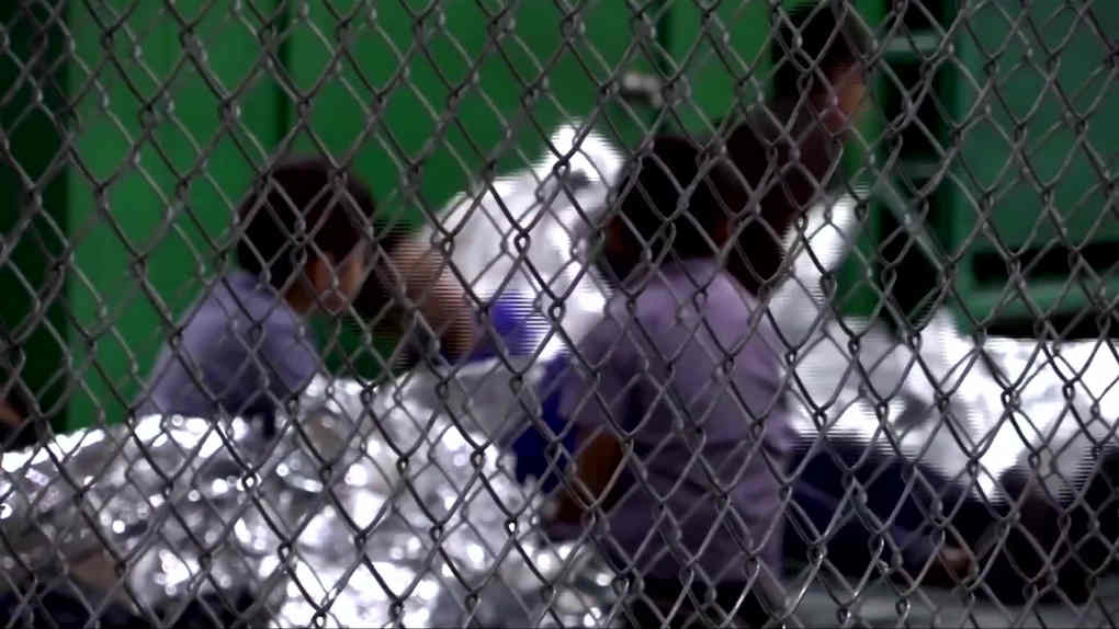 Enfants mexicains cage