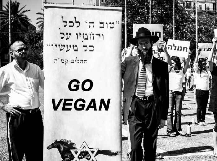 Photo représentant des juifs orthodoxes végétariens en manifestation