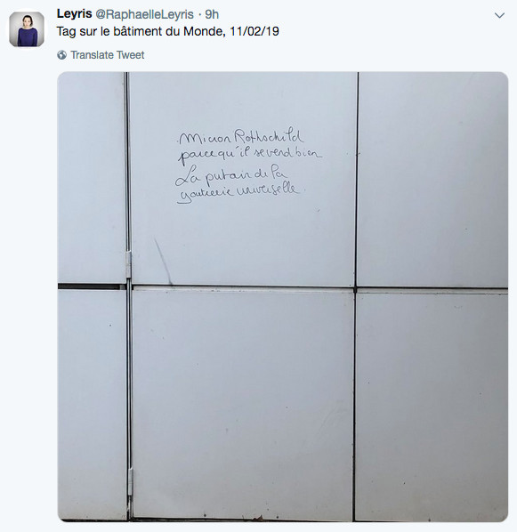 Photo représentant un tag antisemite sur le mur des locaux du journal Le Monde Jewpop