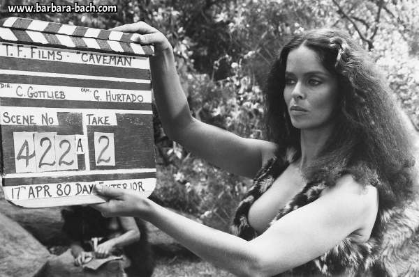 Photo de tournage du film Caveman avec Barbara Bach Jewpop