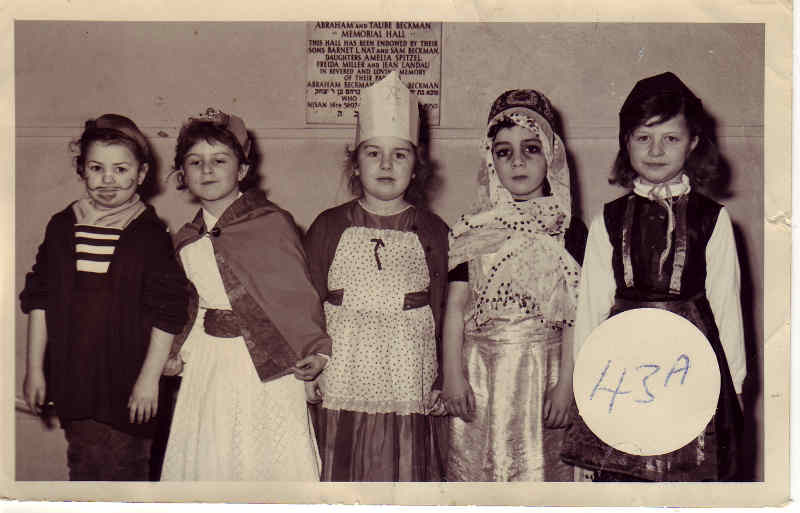 Photos d'enfants déguisés pour la fête de Pourim Jewpop