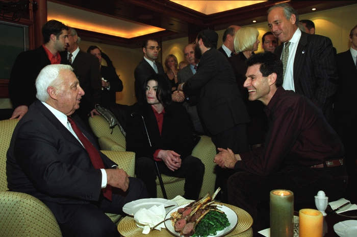 Photo représentant Ariel Sharon avec Michael Jackson et Uri Geller Jewpop