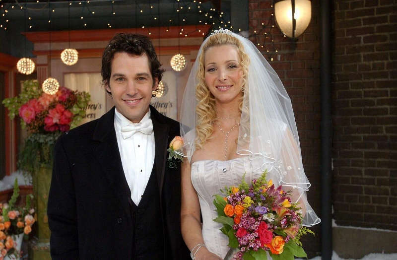 Photo de la série Friends représentant le mariage de Mike (Paul Rudd) et Phoebe Jewpop