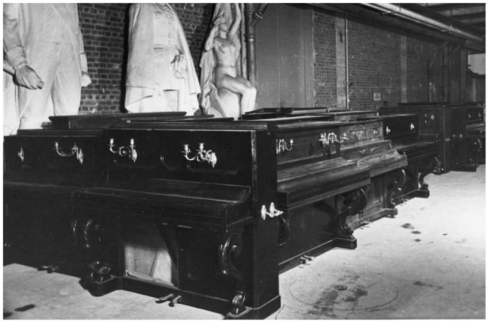 Photos représentant des pianos volés aux juifs spoliation Jewpop