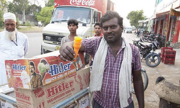 Photo représentant un vendeur de glaces Hitler en Inde Jewpop