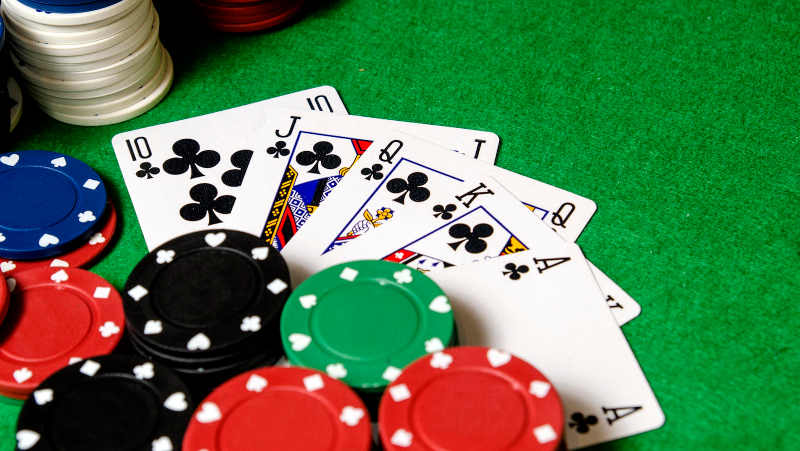 Photo représentant une table de poker casinos Jewpop