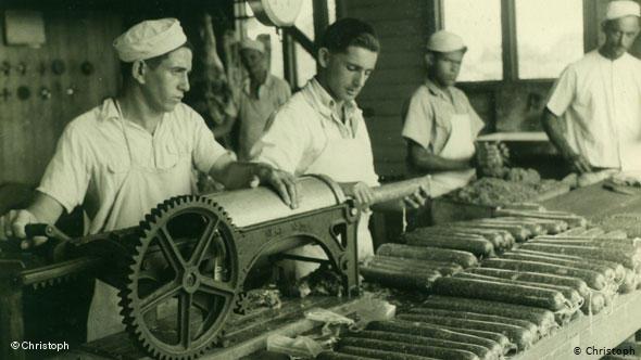 Ouvriers juifs fabriquant du salami à Sosua Jewpop