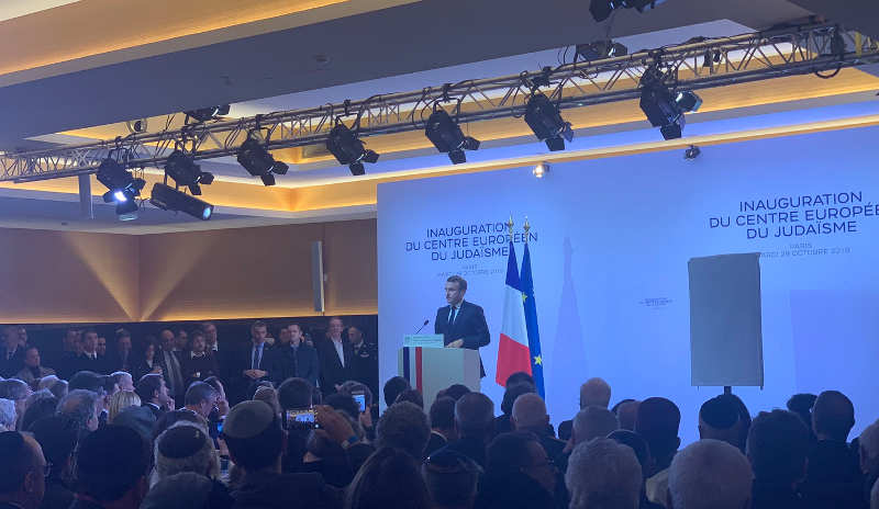 Photo d'Emmanuel Macron lors de l'inauguration du Centre Européen du Judaïsme Jewpop