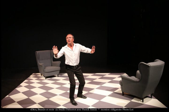 Phot de Patrick Simon dans la pièce Dieu Brando et moi jewpop