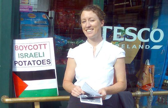 Photo d'une Irlandaise appelant au boycott de pommes de terre israélienne antisioniste Jewpop