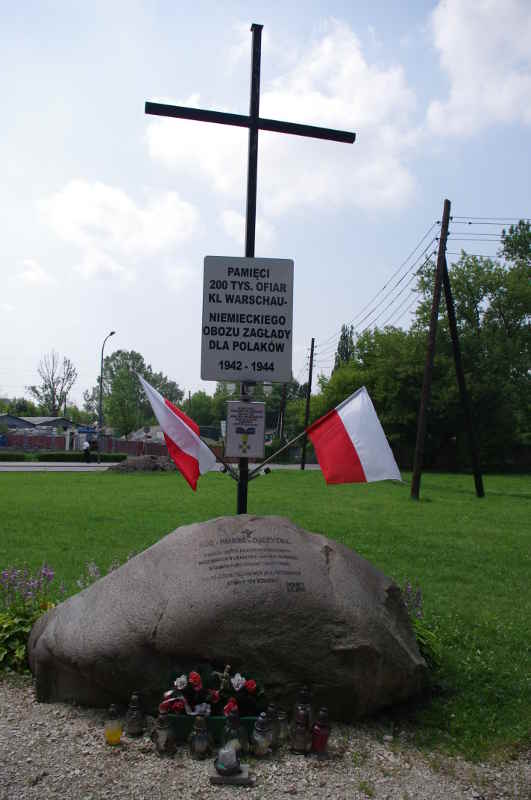 Photo d'un monument aux victimes polonaises du camp de Varsovie Jewpop
