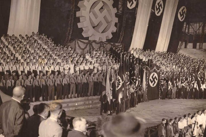 Sympathisants nazis argentins à Buenos Aires en 1938 Jewpop